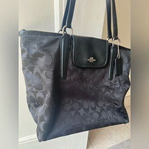 Medium size Coach purse.